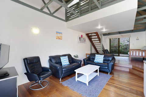 MAIN STAY - 100m To Patrolled Beach, Pool, Wifi, Close To Cafes - Accommodation ACT 2