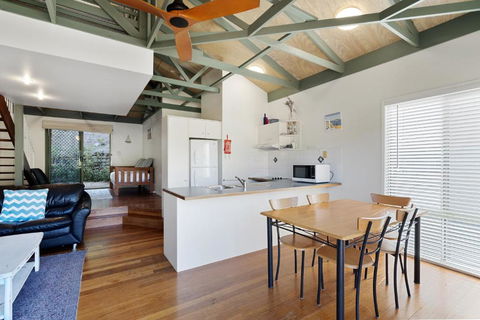 MAIN STAY - 100m To Patrolled Beach, Pool, Wifi, Close To Cafes - Accommodation ACT 3