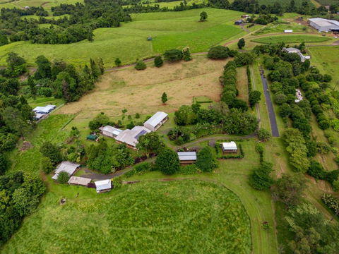 Mena Creek Flower House - Accommodation ACT 1