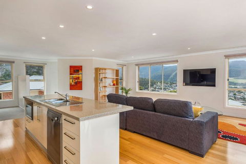 Mayhill Views Space And Style - Accommodation ACT 3
