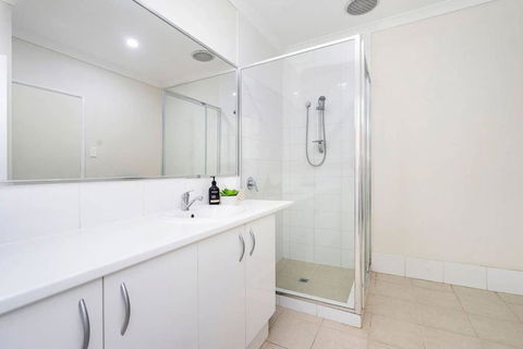 Modern Midland Retreat 2br 1 Bth - Accommodation ACT 2