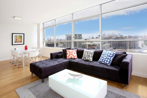 Moore To See - Modern And Spacious 3BR Zetland Apartment With Views Over Moore Park - Accommodation ACT 2
