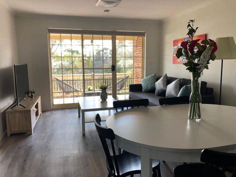 Modern 2BR Apartment With Parking - Accommodation ACT 0