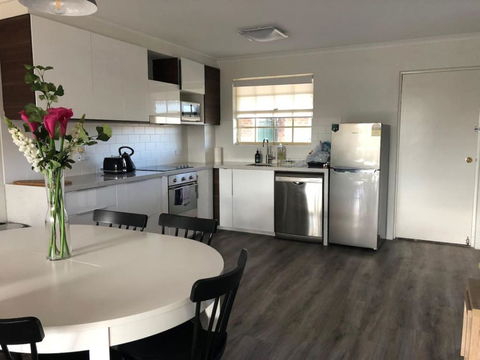 Modern 2BR Apartment With Parking - Accommodation ACT 2