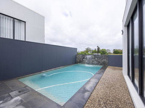 Modern 5BR With Pool Scenic Views And Private Cinema - Accommodation ACT 0