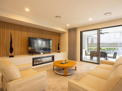 Modern 5BR With Pool Scenic Views And Private Cinema - Accommodation ACT 1