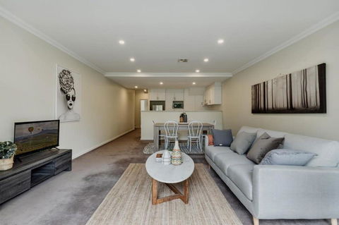 Modern Apartment In The Heart Of Canberra - Accommodation ACT 2