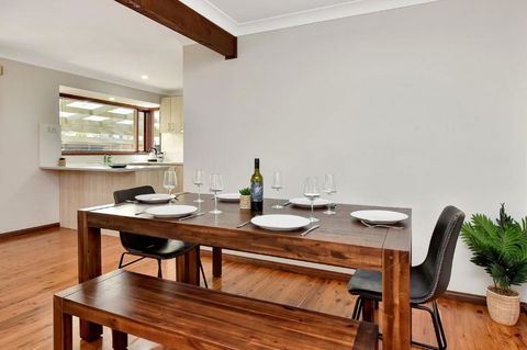 NEW PropertyBreezy Bayside Haven At Brightwaters - Accommodation ACT 3