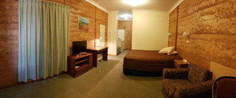 Mud Hut Motel - Accommodation ACT 0