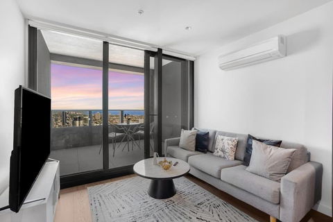 NEW Waterfront Living With Sublime Views 2B1B - Accommodation ACT 1