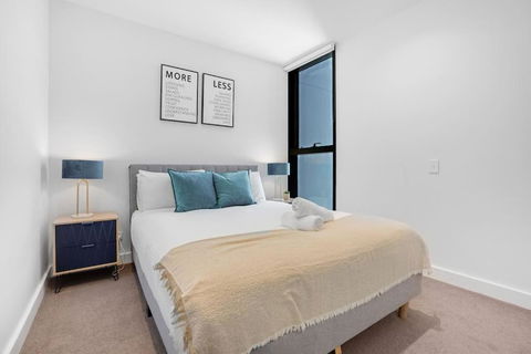 NEW Waterfront Living With Sublime Views 2B1B - Accommodation ACT 3