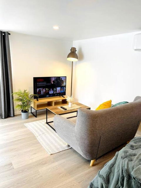 Newly Renovated Contemporary Private Studio Near Hobart CBD And Airport - Accommodation ACT 3