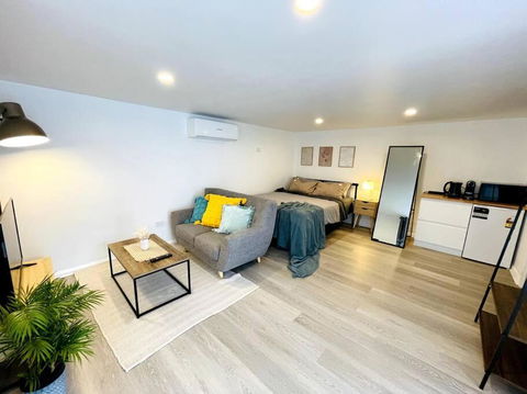 Newly Renovated Contemporary Private Studio Near Hobart CBD And Airport - Accommodation ACT 0