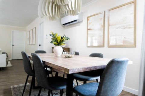 Newly Renovated Home Near Shops, M1, National Forest & Koalas! - Accommodation ACT 1