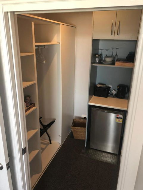 Number 10 -King Bed With Breakfast - Accommodation ACT 2