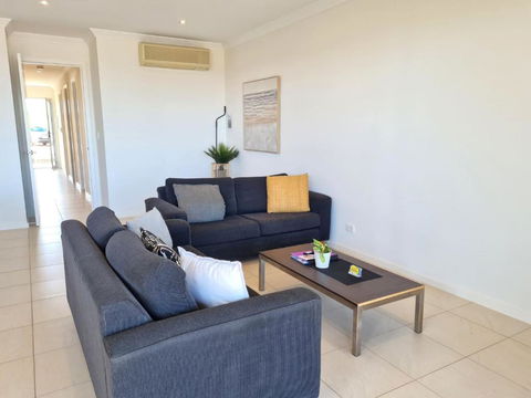 Number 99B - Accommodation ACT 2