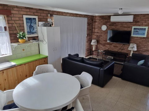 Ocean Beach Chalet 16 - Accommodation ACT 3