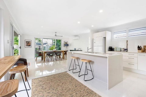 OCEAN55- Mooloolaba Family Holiday Home - Accommodation ACT 0