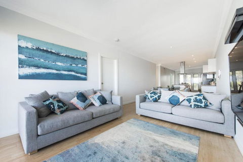 Oceans View - Luxury Apartment With Ocean Views - Accommodation ACT 3