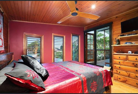 ONE OF A KIND Vacation Rental- Berkeley Vale - Accommodation ACT 1
