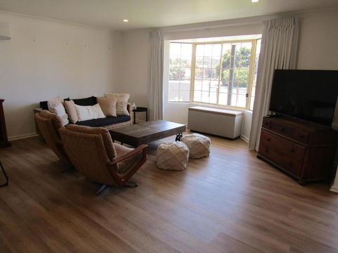 Our Little Beach House - Accommodation ACT 3