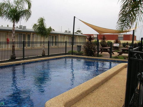 Overlander Hotel Motel - Accommodation ACT 3