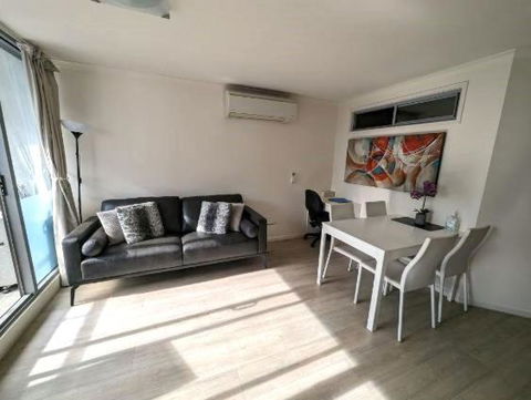Onsite Parking, Self Check-in - Accommodation ACT 1