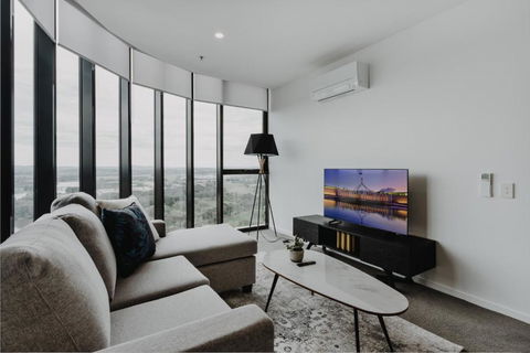 Panoramic Lake View 2-Bed With Pool, Gym And BBQ - Accommodation ACT 1