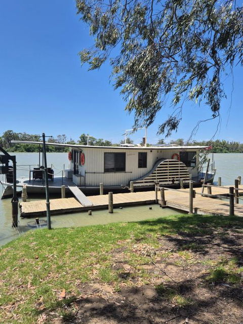 Paddle Wheeler Lilian - Accommodation ACT 3