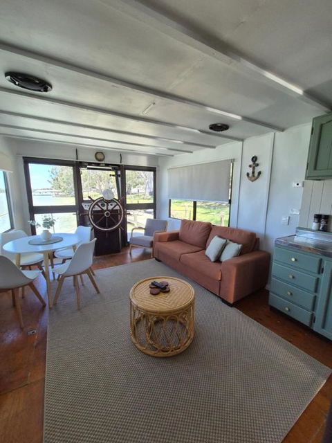 Paddle Wheeler Lilian - Accommodation ACT 0