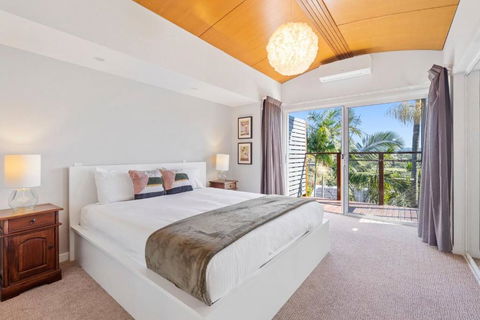 Paradise Palms - Resort Retreat With Panoramic Views - Accommodation ACT 1