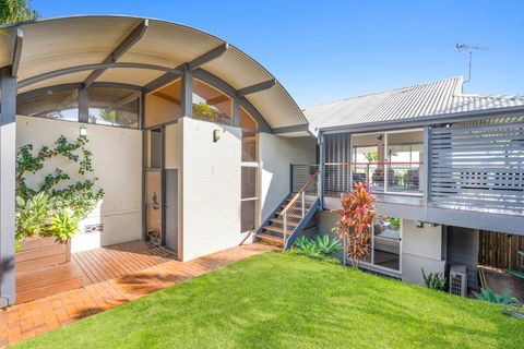 Paradise Palms - Resort Retreat With Panoramic Views - Accommodation ACT 2