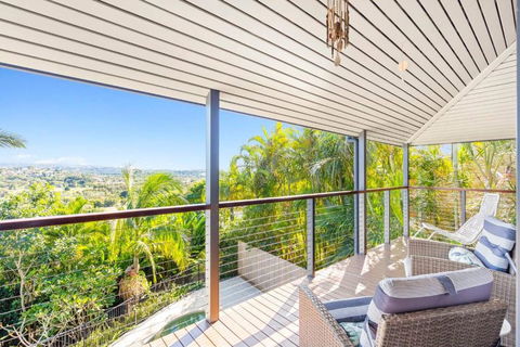 Paradise Palms - Resort Retreat With Panoramic Views - Accommodation ACT 3