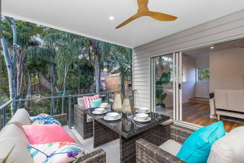 Park Avenue Townhouse Retreat Brisbane Sleeps 10 - Accommodation ACT 2