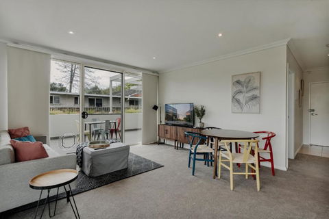 Peaceful 1-Bed Apartment Close To Lonsdale St - Accommodation ACT 0