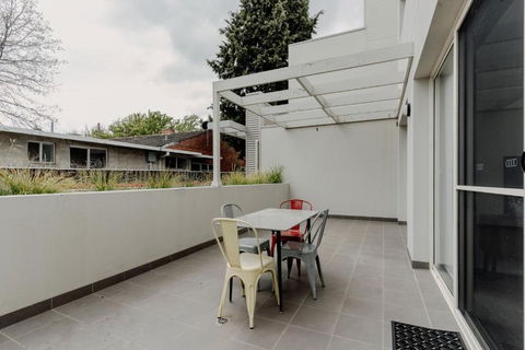 Peaceful 1-Bed Apartment Close To Lonsdale St - Accommodation ACT 3
