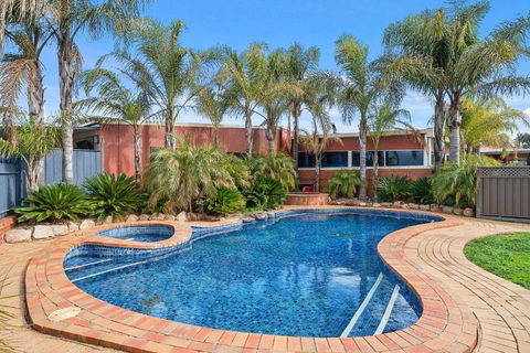 Peppermill Inn Motel - Accommodation ACT 0