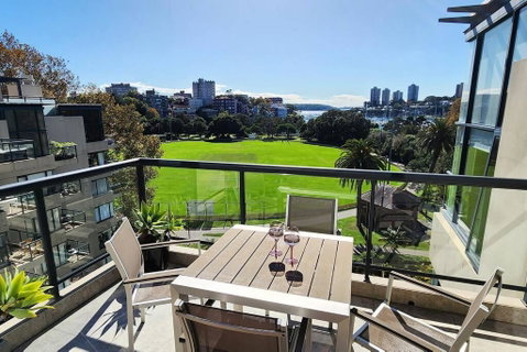 Penthouse With Private Terrace, Parking + 2 Pools - Accommodation ACT 2