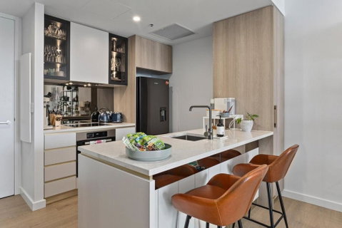 Perfect Location With 5 Star Amenities - Accommodation ACT 3