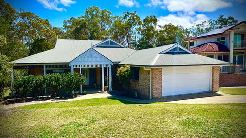 Perfect North Brisbane Retreat 4 Bed - Accommodation ACT 0