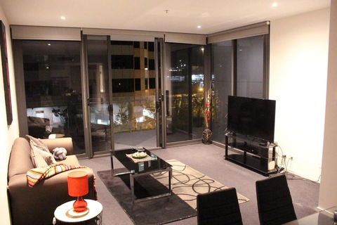 Perfectly Located Modern Apartment - Canberra CBD - Accommodation ACT 1