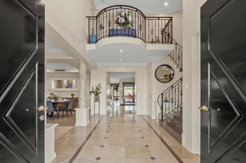 Perth 2-Story, Views, BBQ & More - Accommodation ACT 1