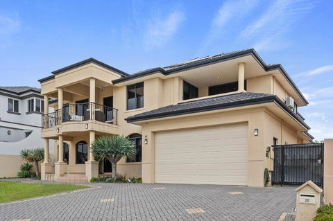 Perth 2-Story, Views, BBQ & More - Accommodation ACT 0
