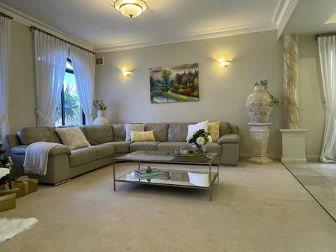 Perth 2-Story, Views, BBQ & More - Accommodation ACT 2