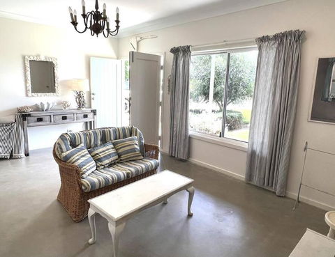 Pine Lodge - Accommodation ACT 1