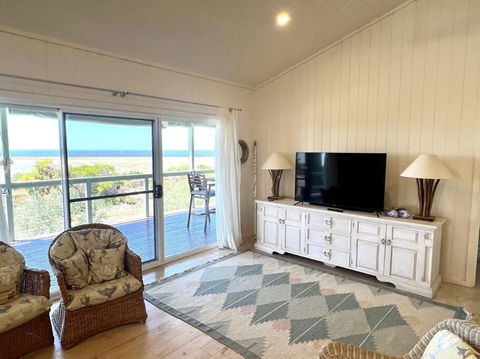 Pine Lodge - Accommodation ACT 3