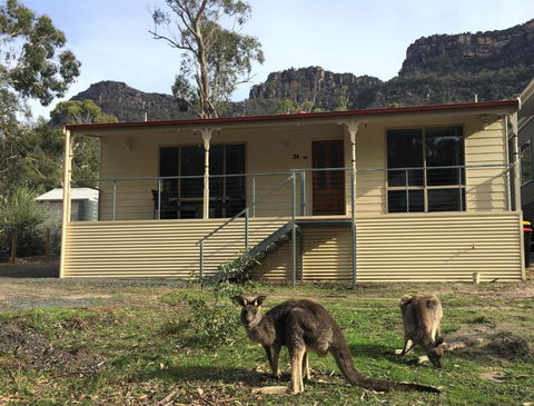 Pinnacle Views - Accommodation ACT 0