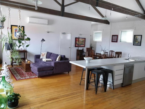 Pips On Mitchell - Beautiful Historic Apartment - Accommodation ACT 2