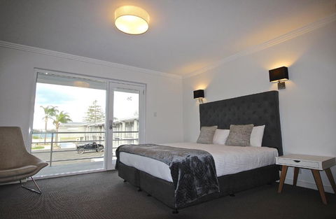 Quays Hotel - Accommodation ACT 0
