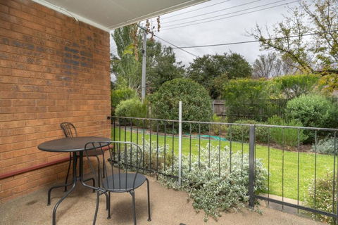 Quiet 2BR Apartment With Garden Views In Griffith - Accommodation ACT 1